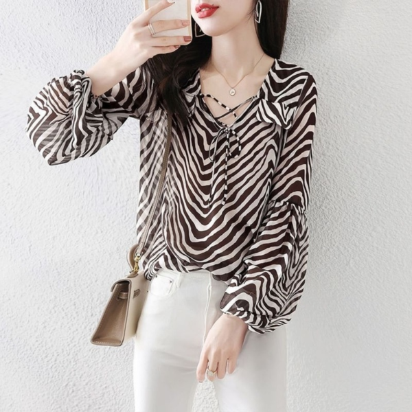 2022 Spring and Autumn New Women's Zebra Print Shirt Temperament Lantern Sleeve V-neck Lace Top Blouse Female All-match 2